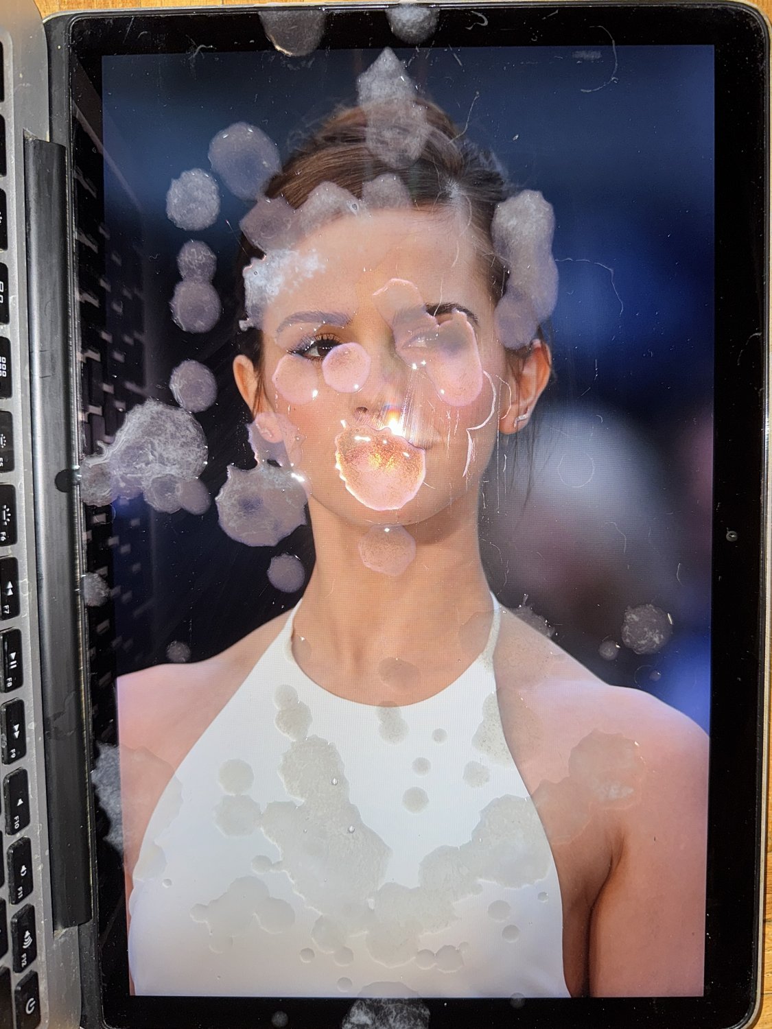 kiR9nNi5 Emma Watson Cum Tribute 040 02.jpg